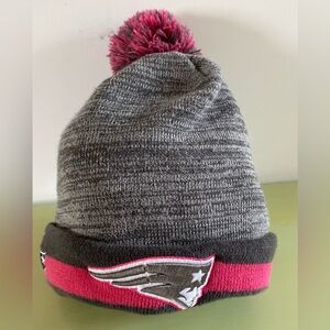 New England Patriots Breast Cancer Women’s Knit Beanie (Collectible)